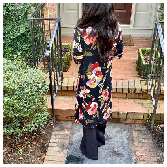 ✨LAST ONE✨Black Floral gorgeous long chic cardigan - Picture 7 of 8